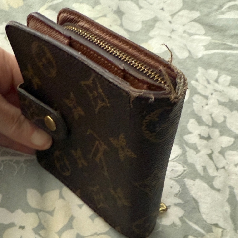 Vintage Authentic Louis Vuitton Dark Brown Monogram Wallet - Picture 5 of 10